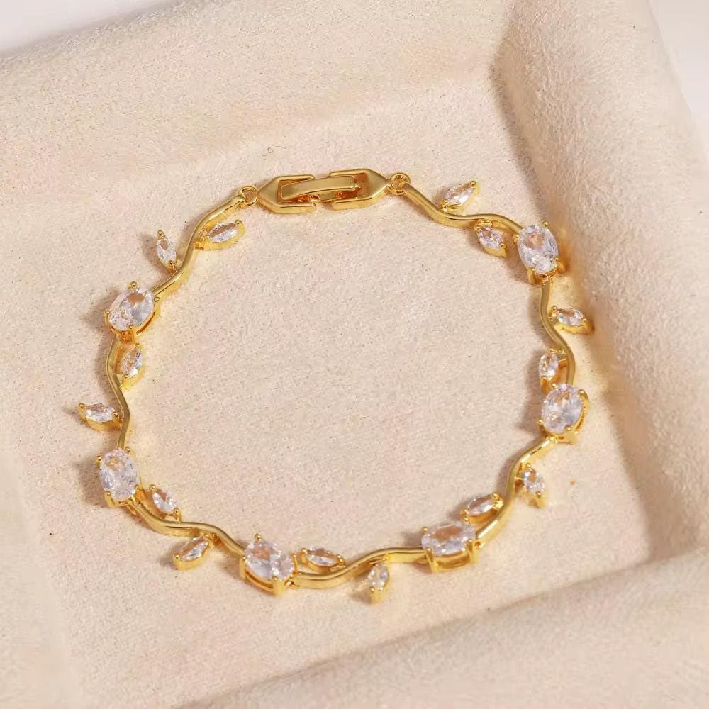 White Tulip Bracelet