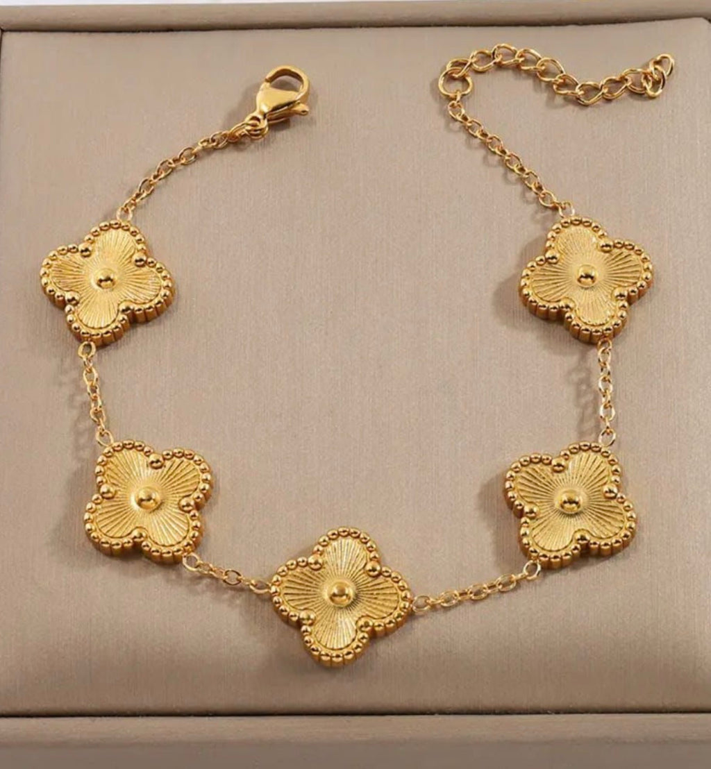 Trendy Golden Clove Braclet