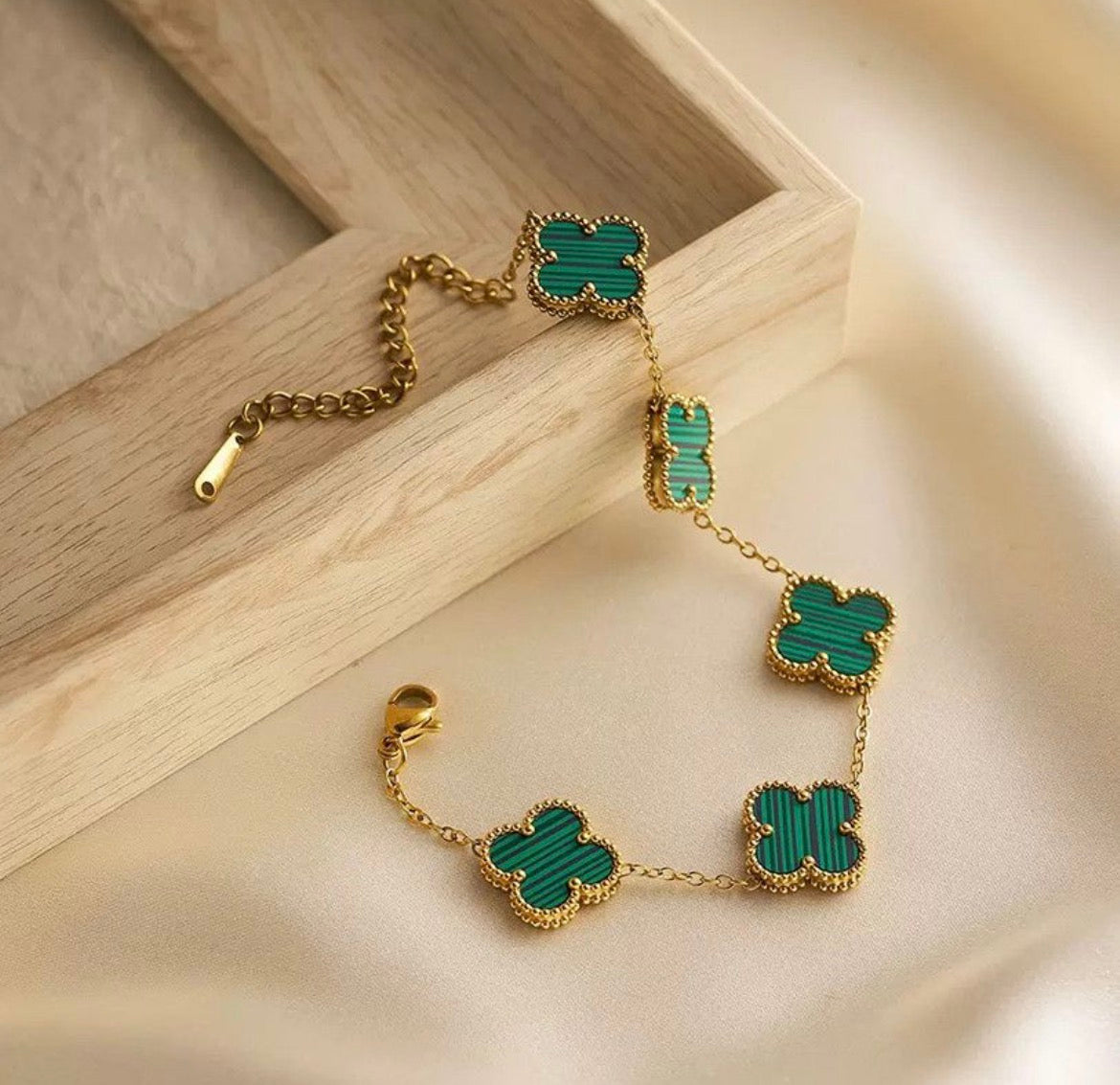 Emerald Clover Charm Bracelet – Gold-Tone Bracelet