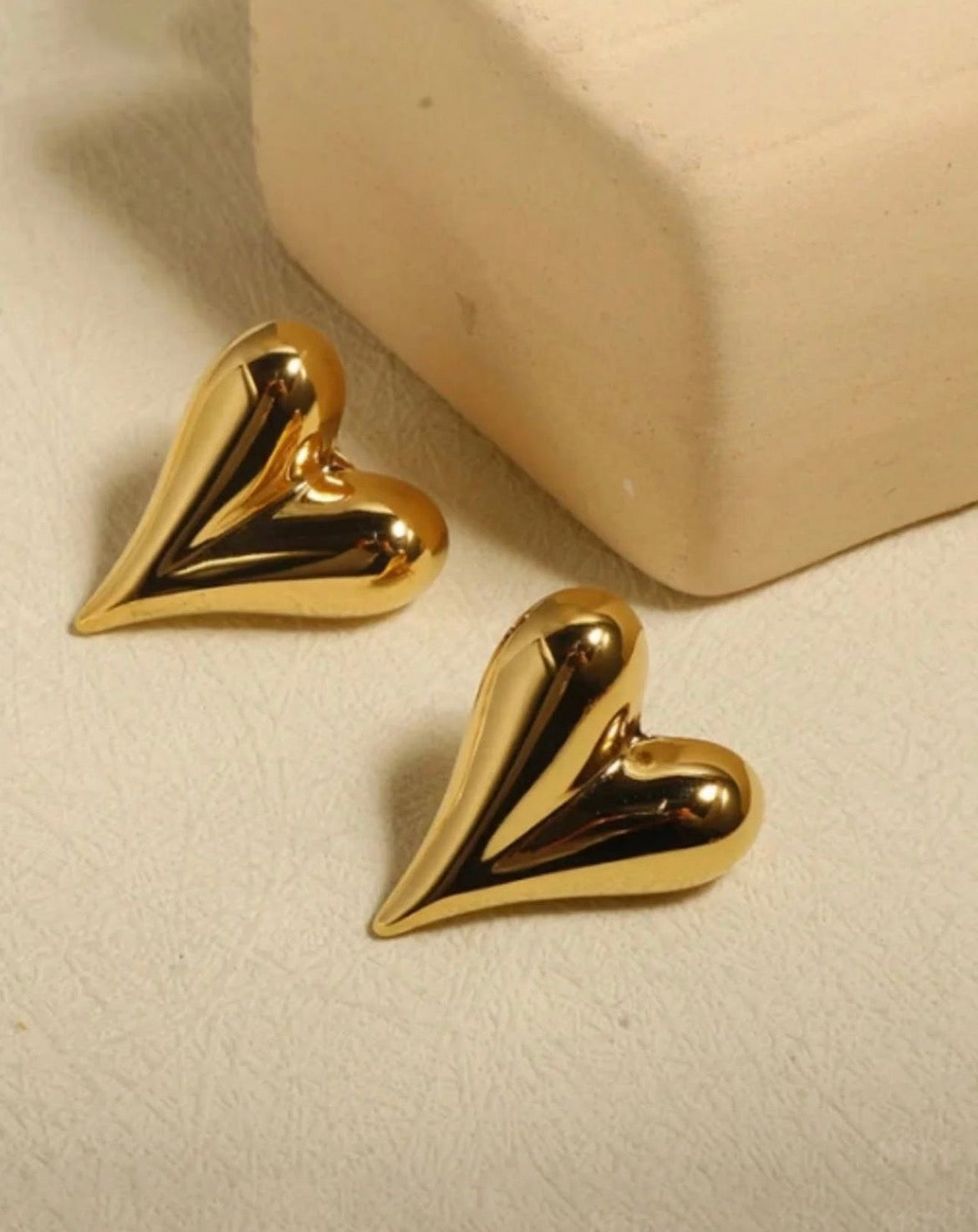 Golden Heart Stud Earrings for Women Cute Minimalist Daily Wear
