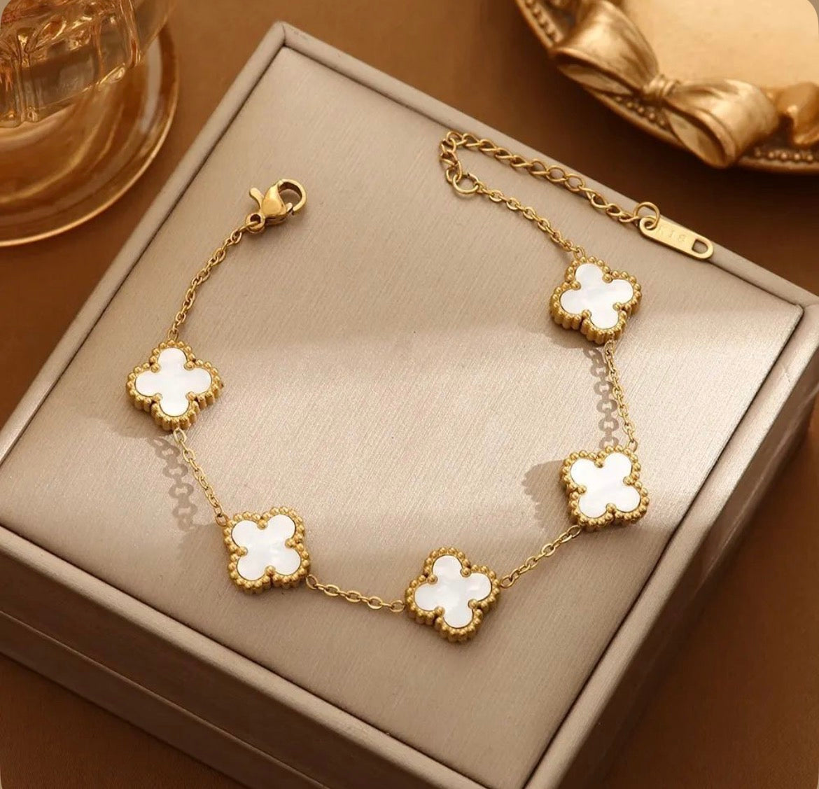 White Clover Charm Bracelet – Elegant Gold-Tone Bracelet
