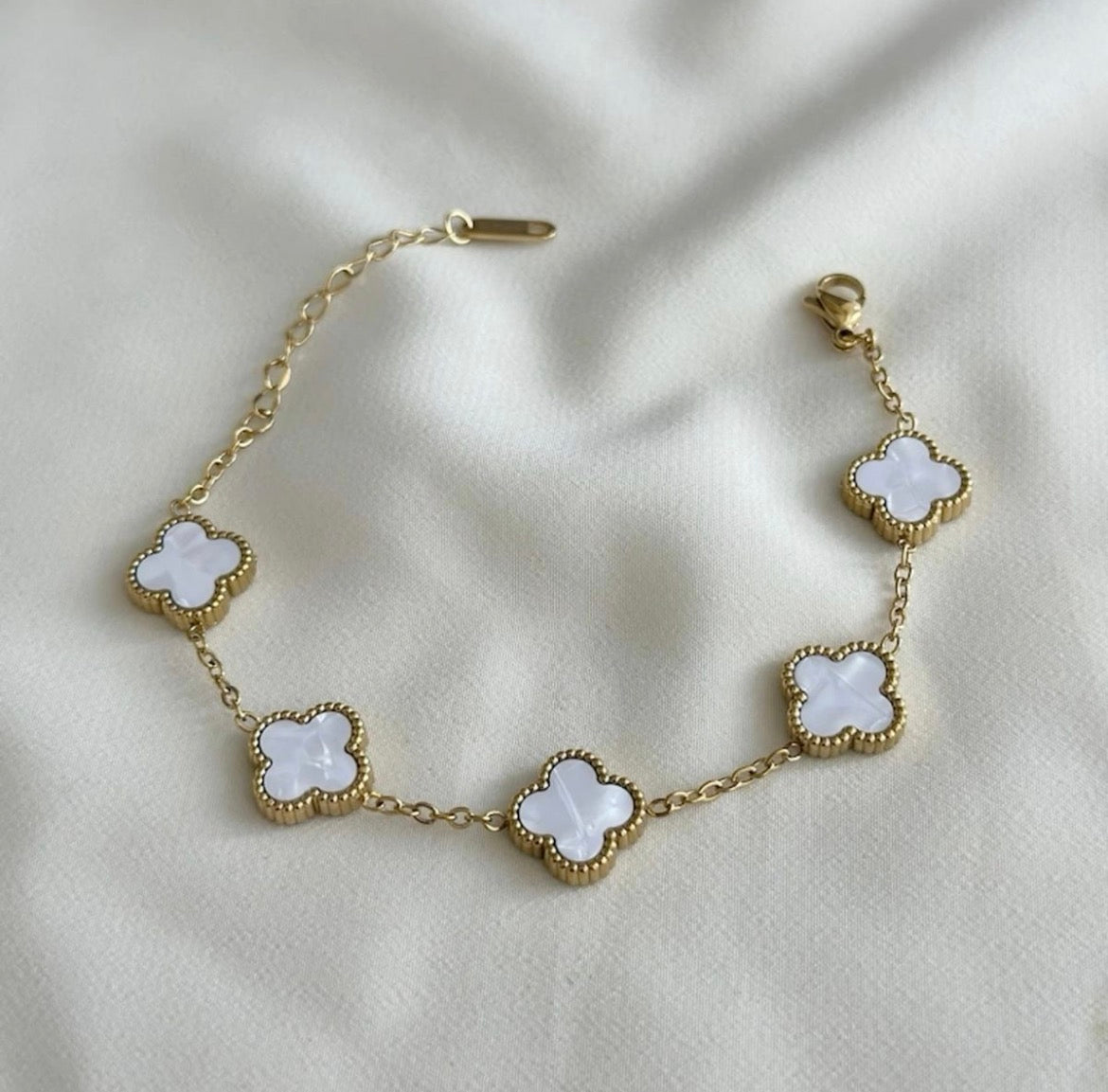 White Clover Charm Bracelet – Elegant Gold-Tone Bracelet