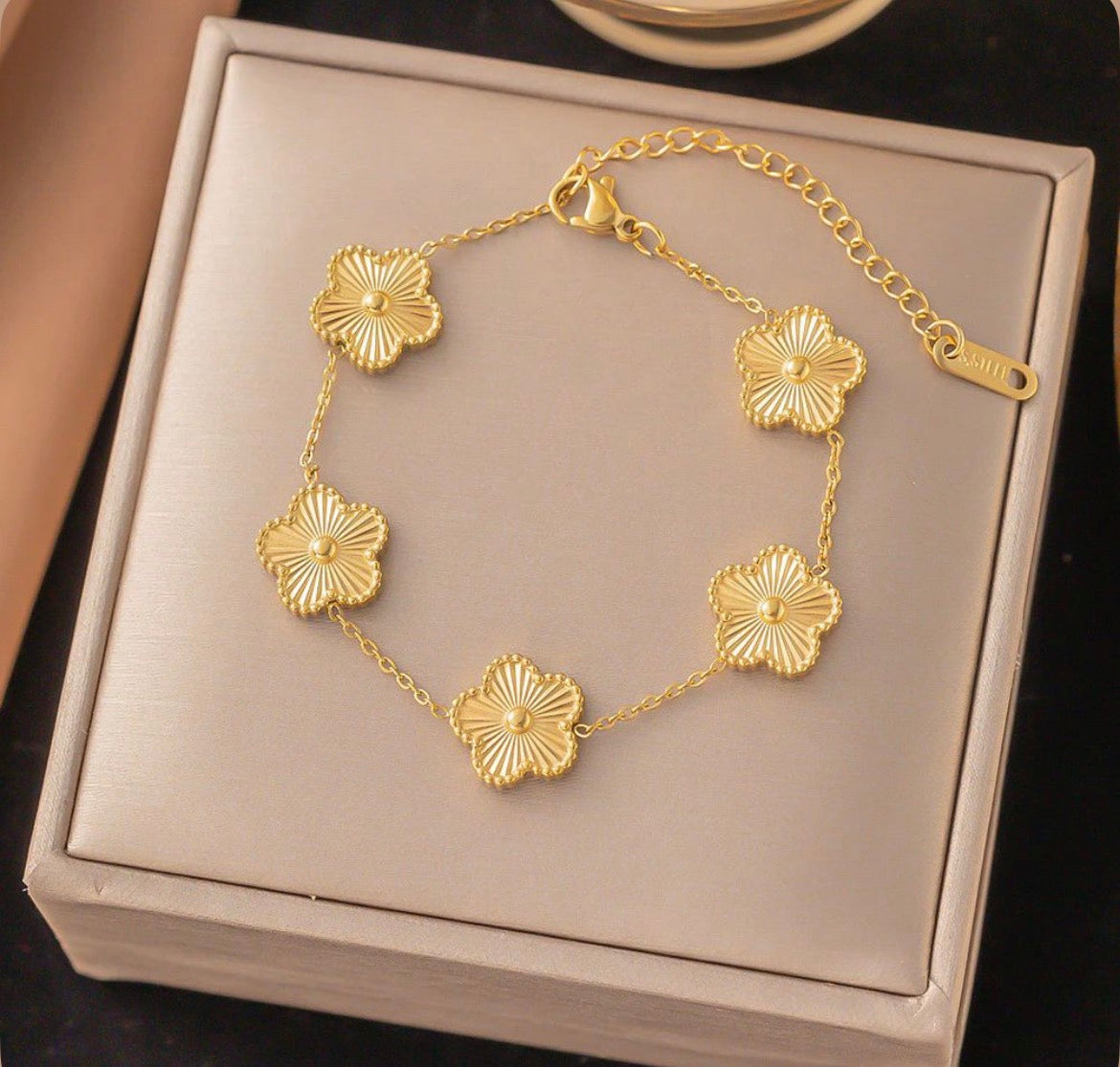 Trendy Golden Clove Braclet