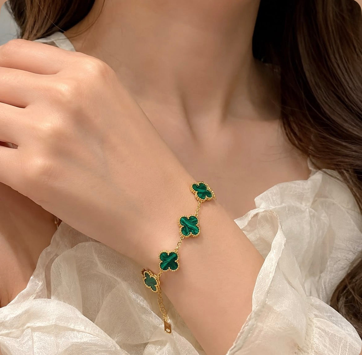 Emerald Clover Charm Bracelet – Gold-Tone Bracelet